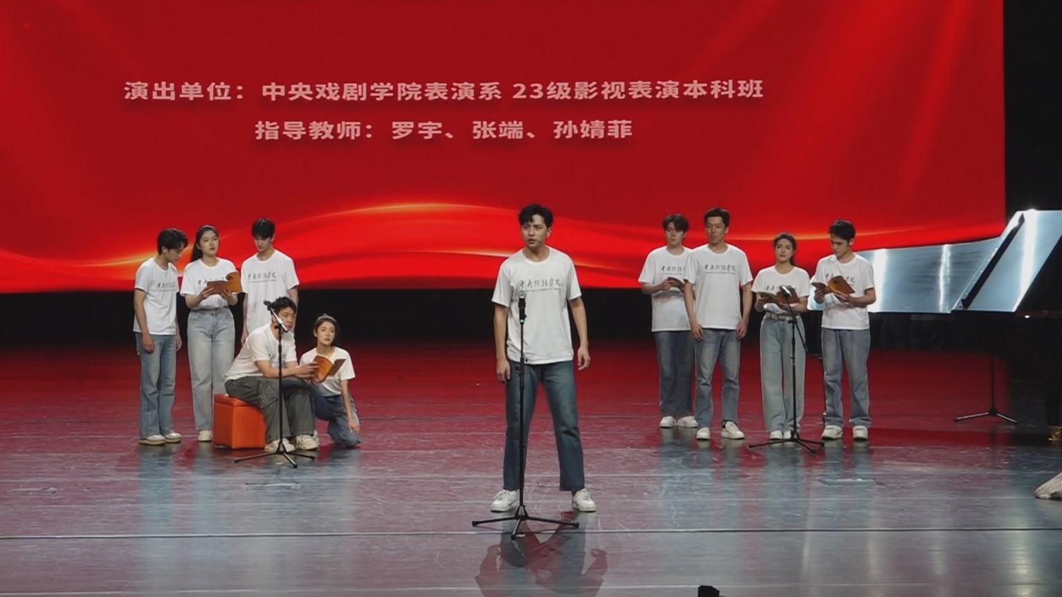 首都大中小学生学雷锋“榜样大思政课”活动举办