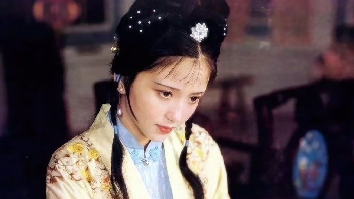 林妹妹悼念秦可卿：影版林黛玉扮演者陶慧敏悼念何晴