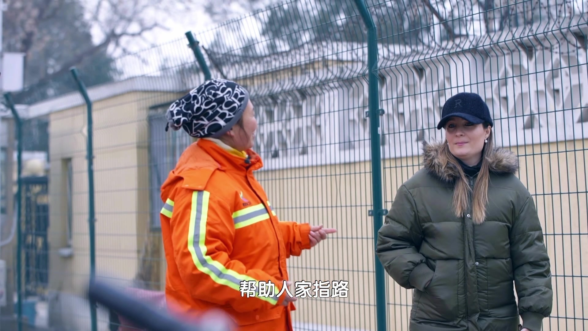 扫街之余飙英语,使馆区的清晨被她暖到了 扫街之余飙英语,使馆区的清晨被她暖到了