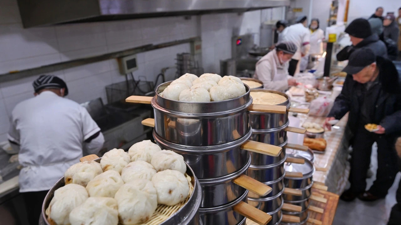 3个小时卖出200多笼包子 劲松社区食堂“火出圈” 3个小时卖出200多笼包子 劲松社区食堂“火出圈”