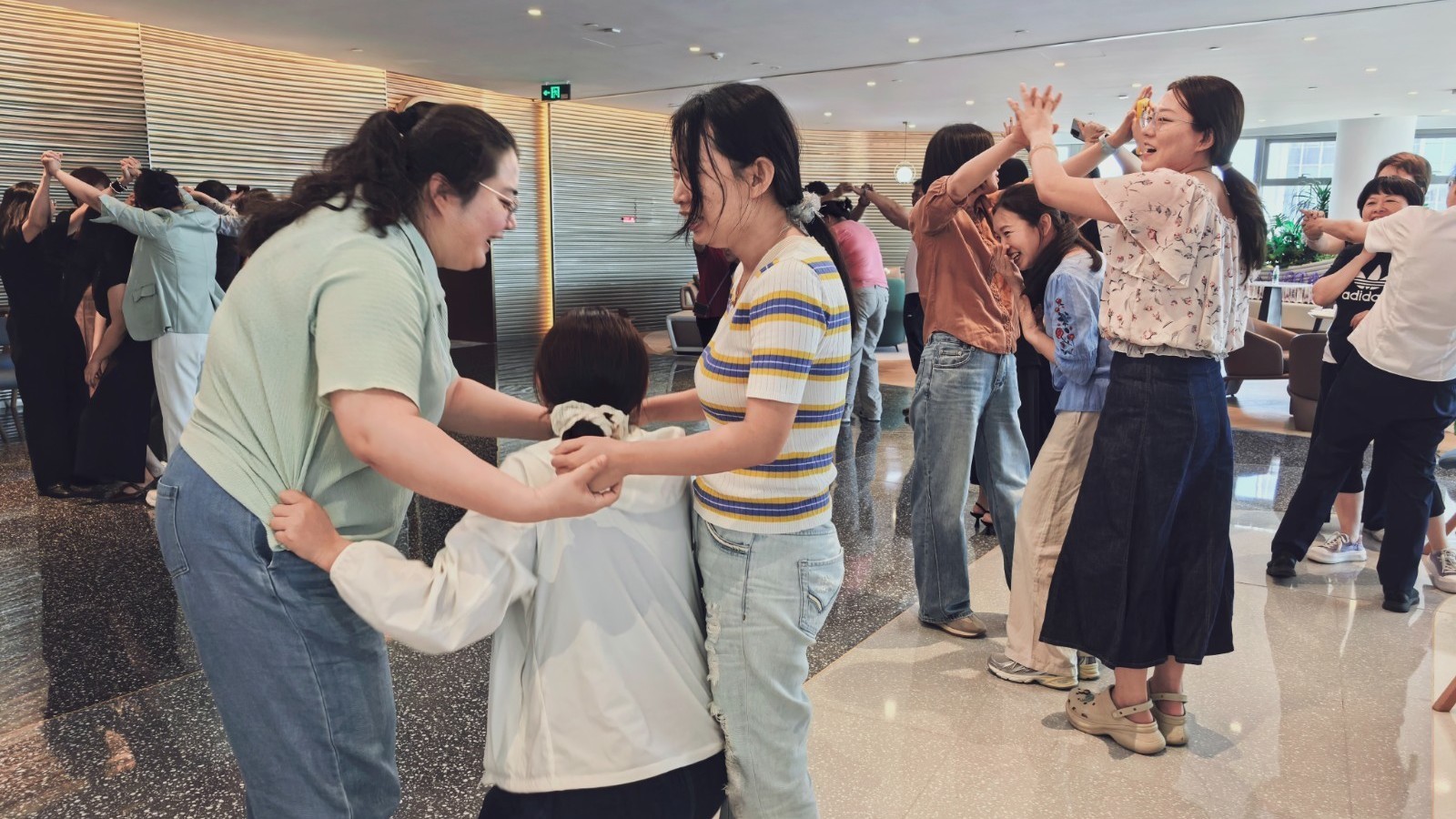 午间身心“双体检”！新华街道AI健康检测为运河商务区白领精准“画像”