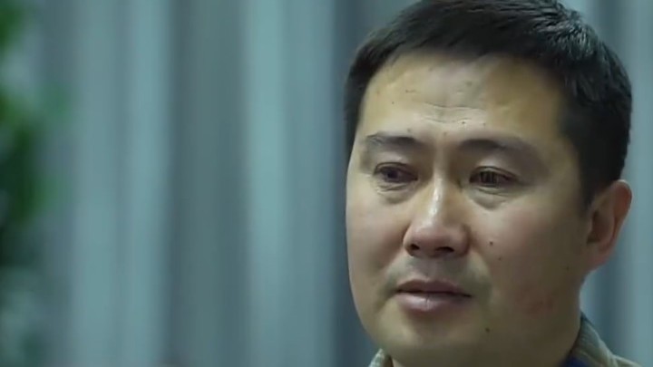 摄影师回忆贺娇龙去世仍哽咽：如果再有一次机会，不会让她拍骑马视频