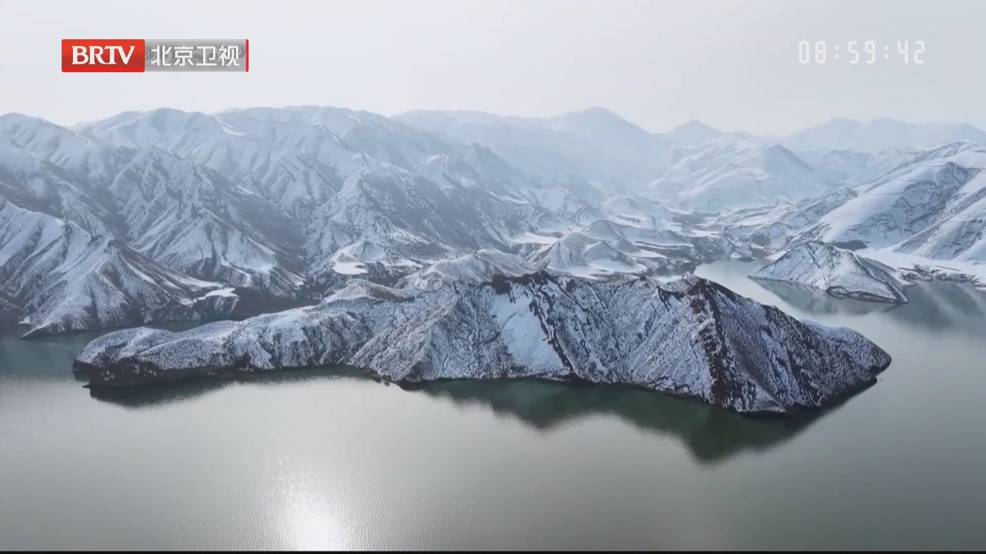 宁夏海原：雪落丹霞映春水