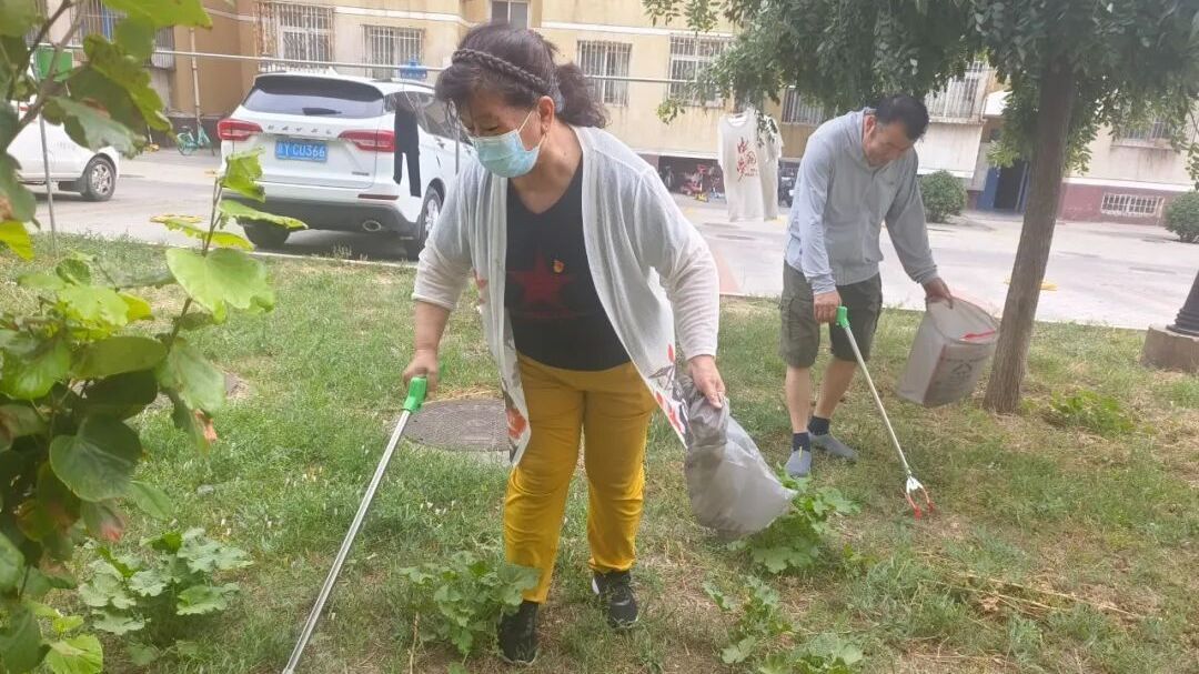 一句问候，她守护了楼门二十年！