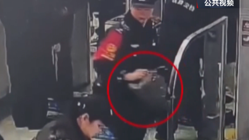 粗心旅客增多 警方化身“寻物达人” 粗心旅客增多 警方化身“寻物达人”