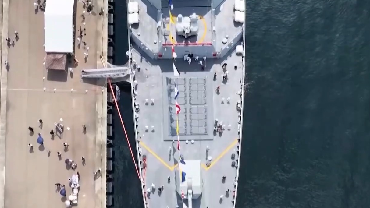 两天近两万人次参观 香港市民“零距离”感受山东舰航母编队雄伟英姿 两天近两万人次参观 香港市民“零距离”感受山东舰航母编队雄伟英姿