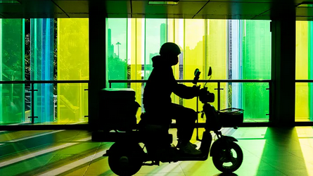 辟谣丨网传“四川成都‘绿道自缢事件’死者为‘外卖骑手’”系谣言