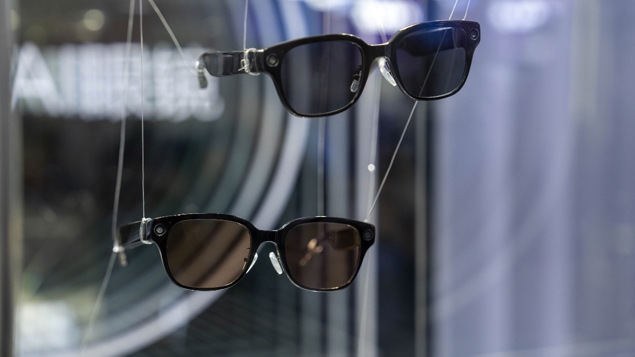 AI眼镜成消费电子产业链重要增长极,多款产品计划今年上半年面市 AI眼镜成消费电子产业链重要增长极,多款产品计划今年上半年面市