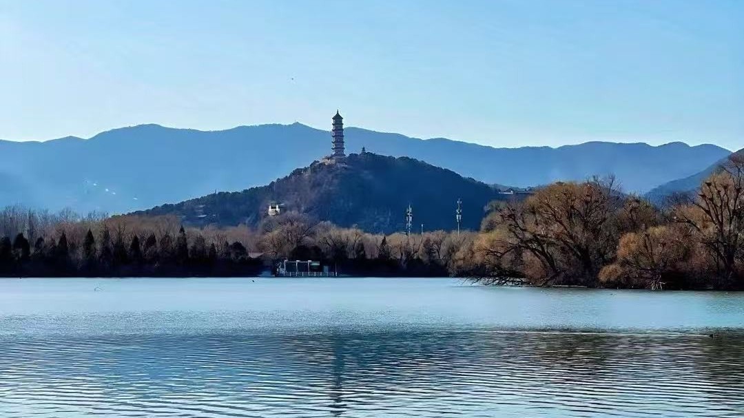 今天气温明显下降，最高气温10℃，傍晚至夜间有小雨