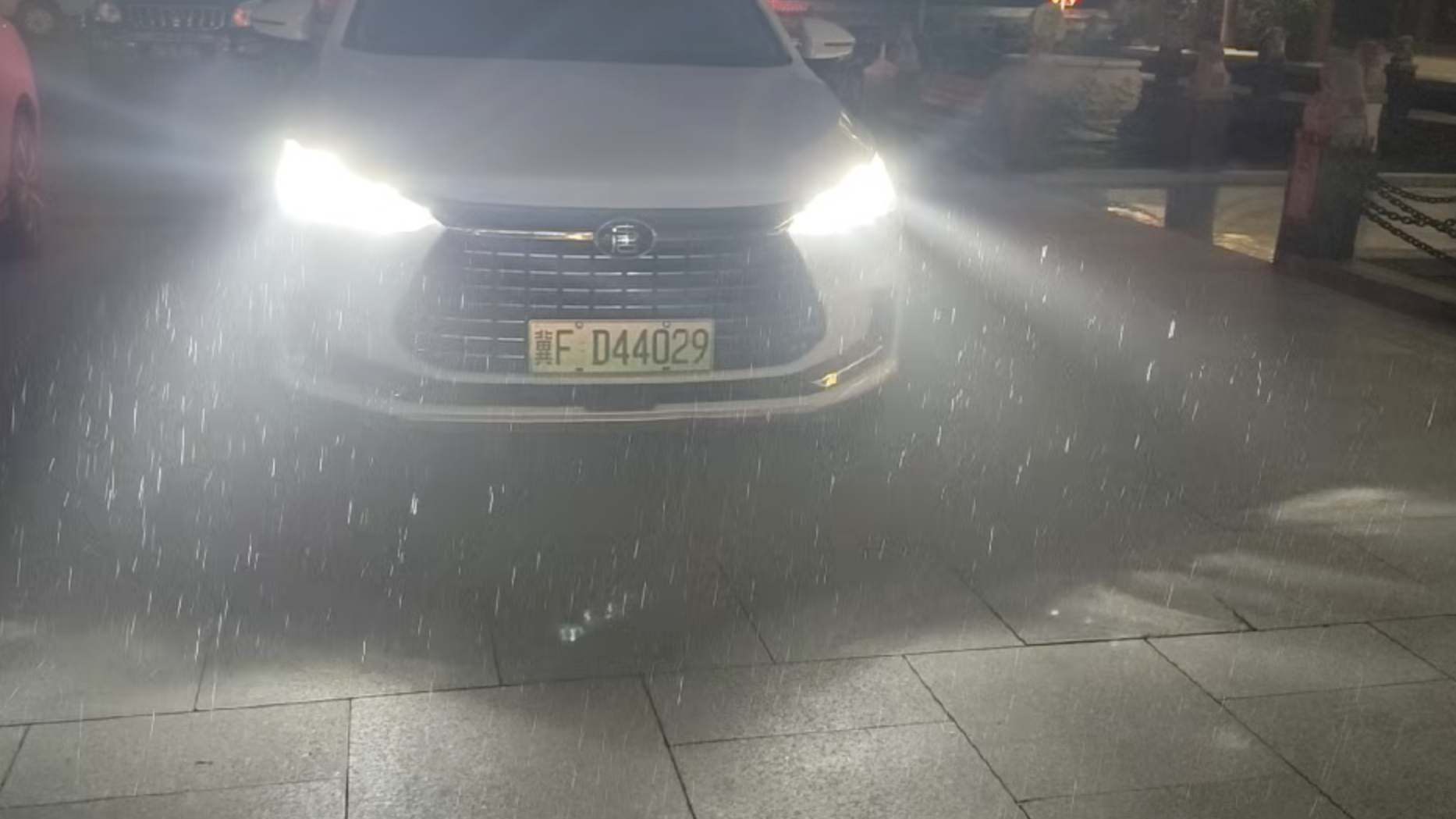 北京房山8月飘“雪”？不是雪是“霰”。属于大气固态降水的一种