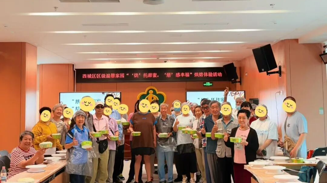 西城区区级温馨家园开展“‘烘’托甜蜜，‘焙’感幸福”芒果千层烘焙活动
