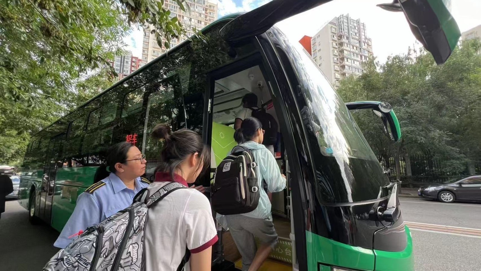 北京公交加强运力保障开学季 通学公交新开线路40条服务学生1.5万 北京公交加强运力保障开学季 通学公交新开线路40条服务学生1.5万