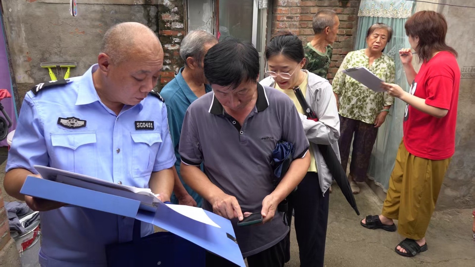 暴雨红色预警发布 石景山区苹果园街道以“汛”为令 迅速行动 暴雨红色预警发布 石景山区苹果园街道以“汛”为令 迅速行动