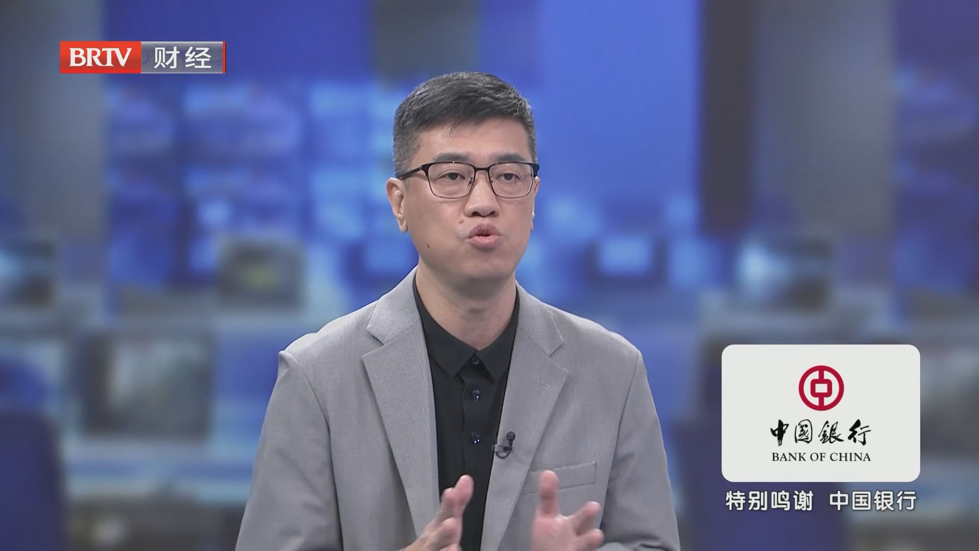 双创新低 沪指“一枝独秀”