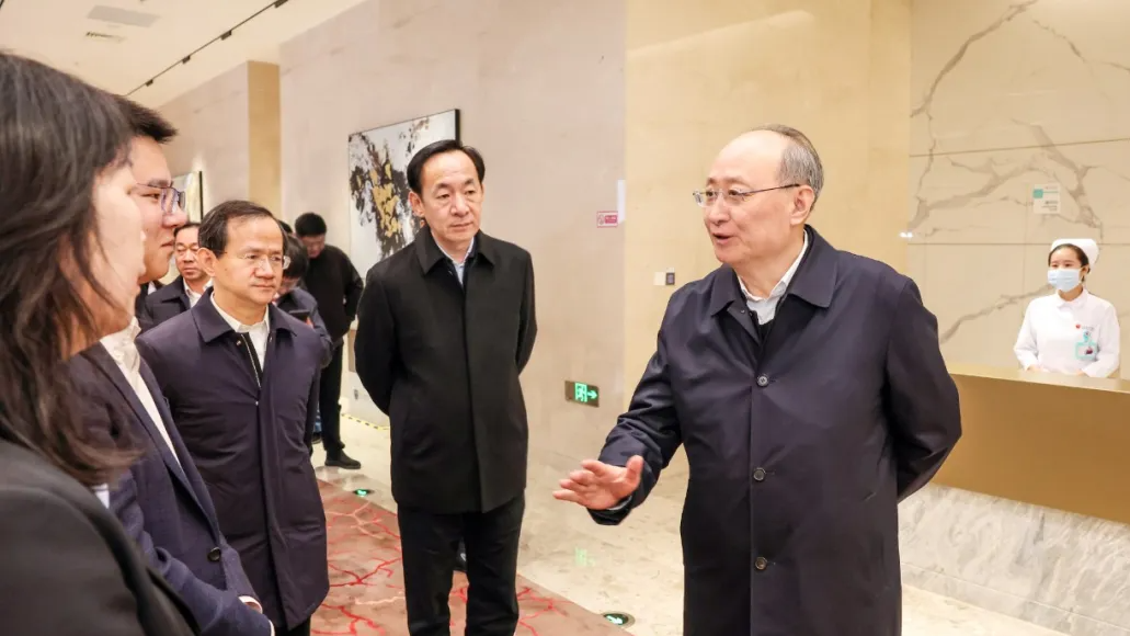 尹力在昌平国家实验室座谈时强调 全力打造世界一流国家实验室