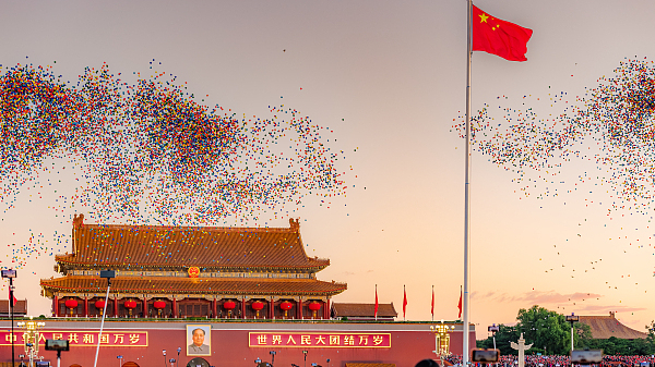 一起祝福祖国!天安门广场举行国庆升旗仪式 一起祝福祖国!天安门广场举行国庆升旗仪式