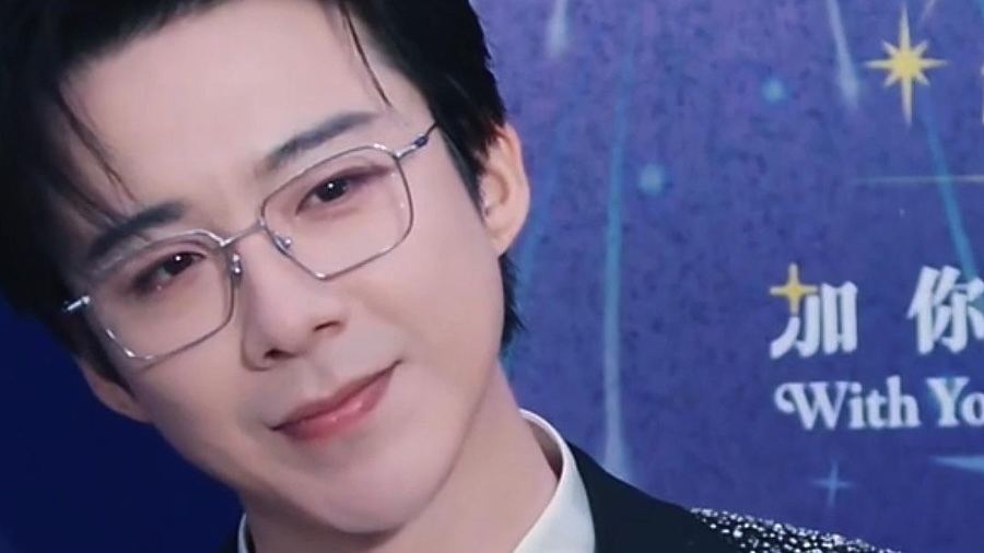 上海迪士尼十周年庆典红毯现场,刘宇宁身着满幅闪钻西装搭配干净白衬衫惊艳亮相 上海迪士尼十周年庆典红毯现场,刘宇宁身着满幅闪钻西装搭配干净白衬衫惊艳亮相