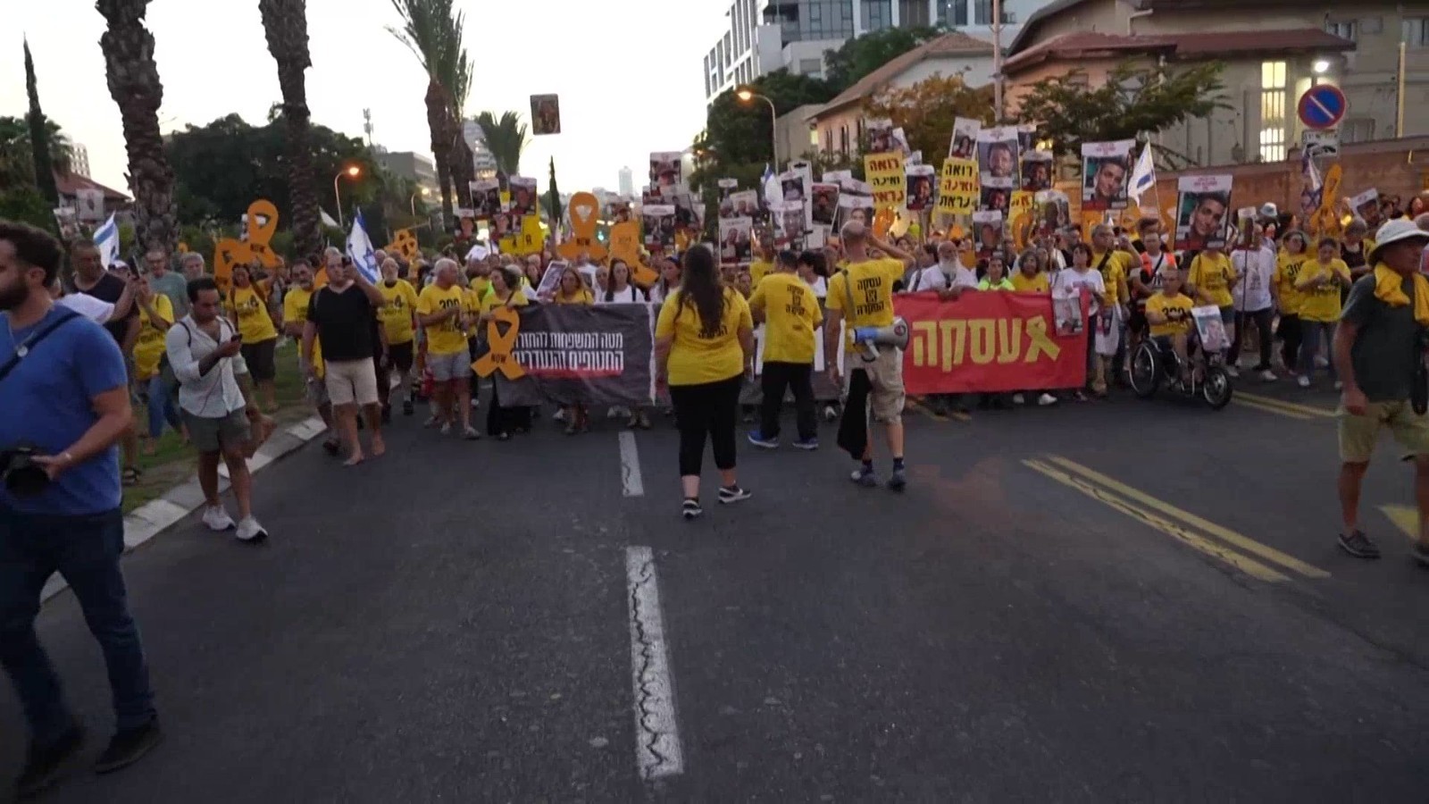 巴以冲突300天 以色列民众集会要求停火止战