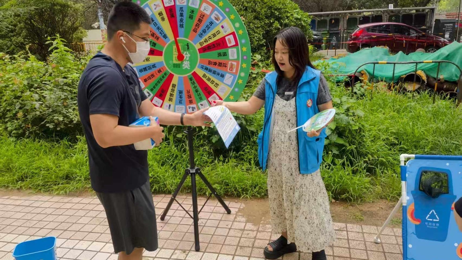 丰邻π•绿动红心环保服务队联合益丰源开展垃圾分类宣传活动 丰邻π•绿动红心环保服务队联合益丰源开展垃圾分类宣传活动