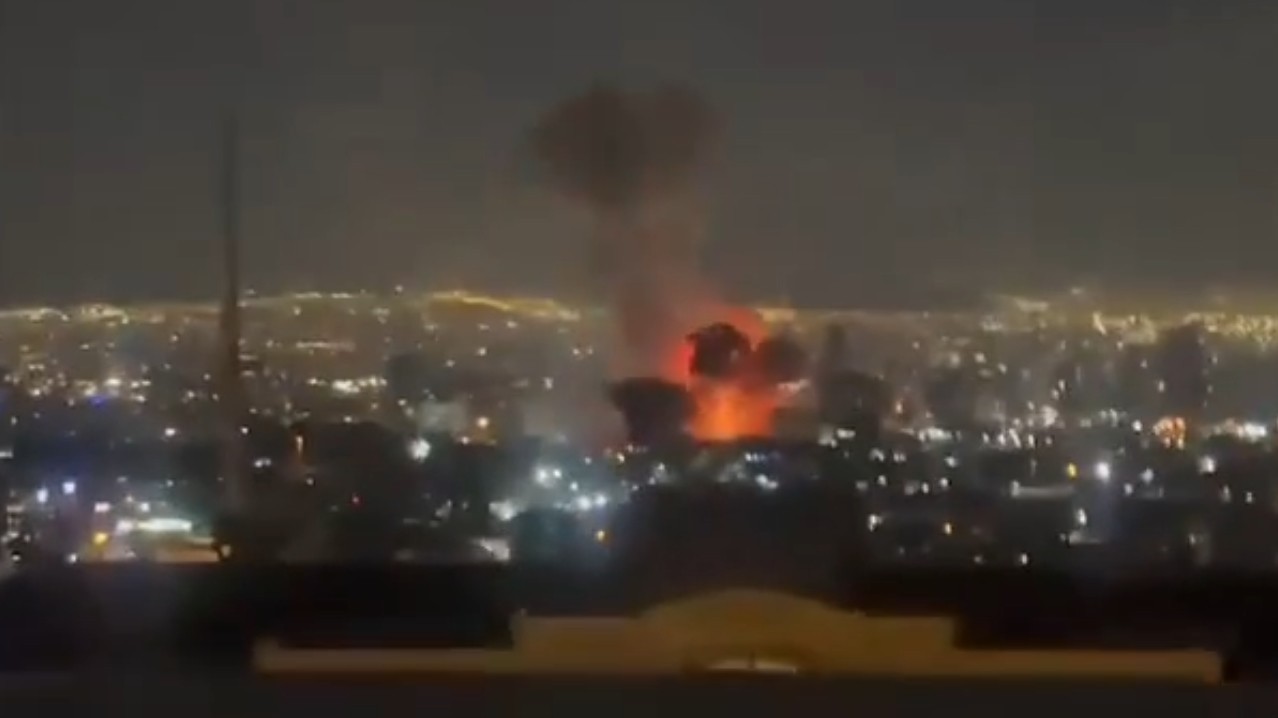 伊朗国家电视台遭遇空袭致两人遇难