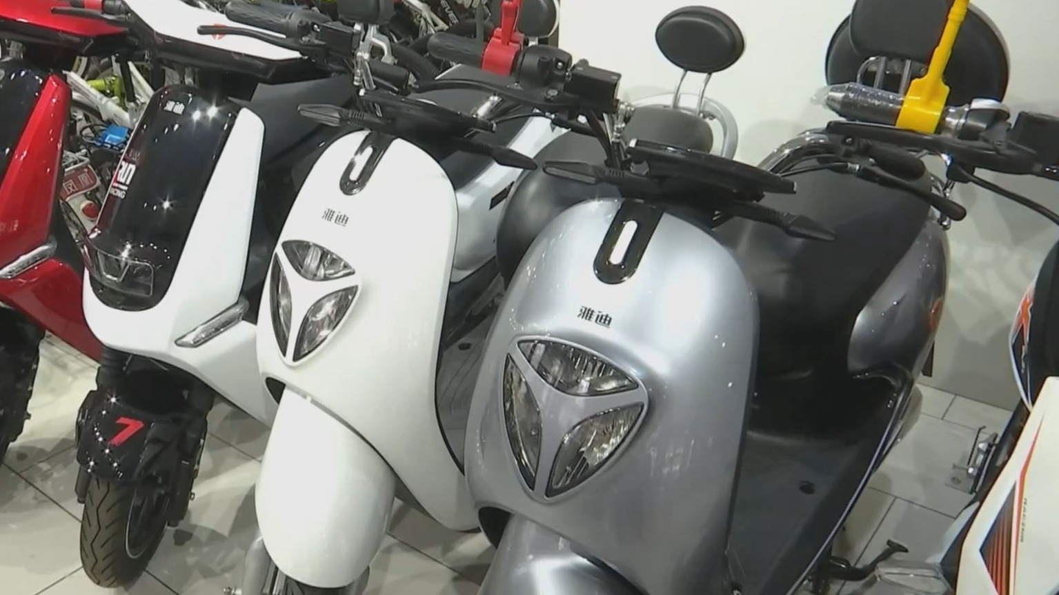 电动自行车以旧换新补贴新政启动 多家品牌缺货