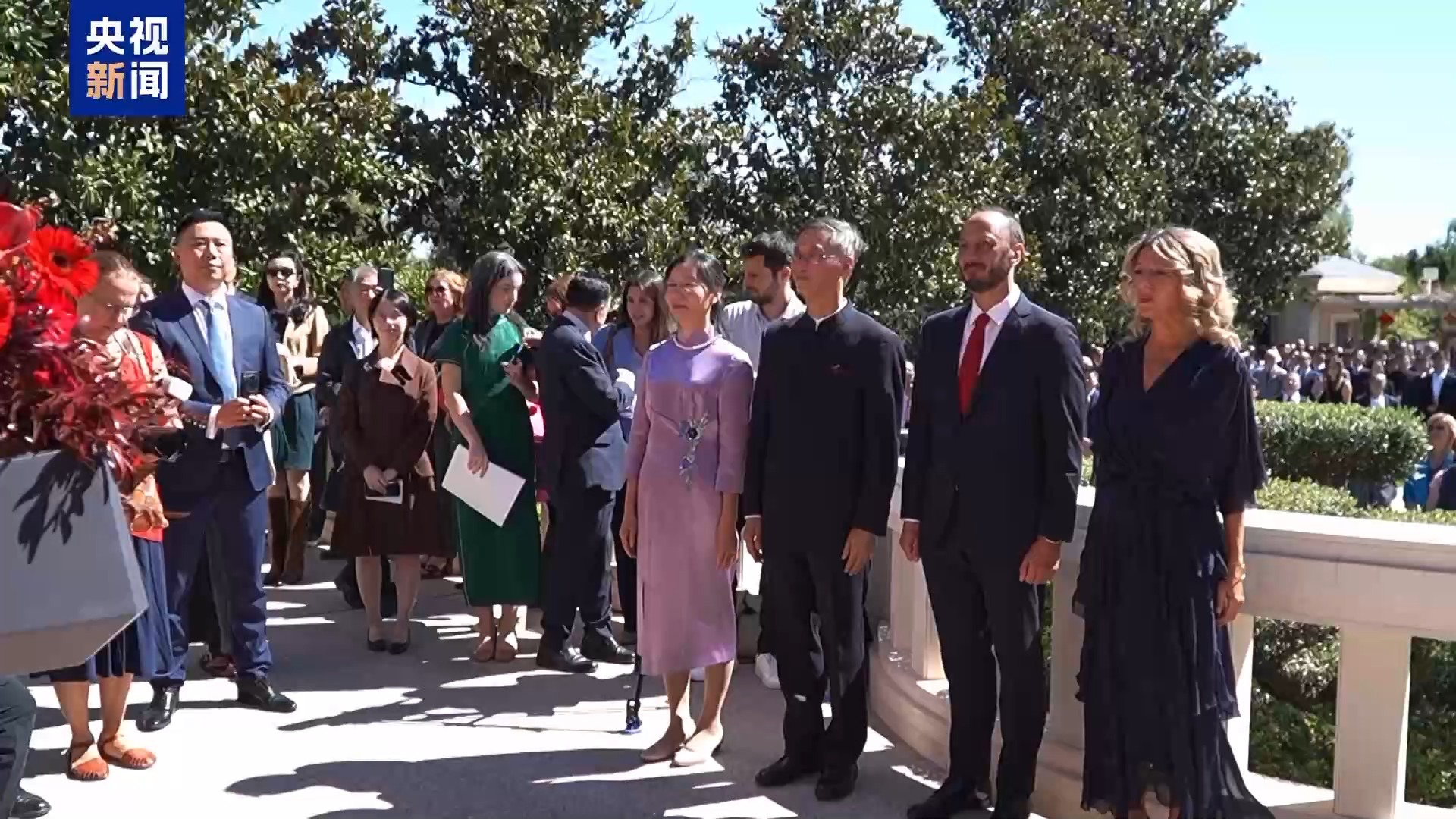 我驻外使馆举办招待会 共贺新中国华诞