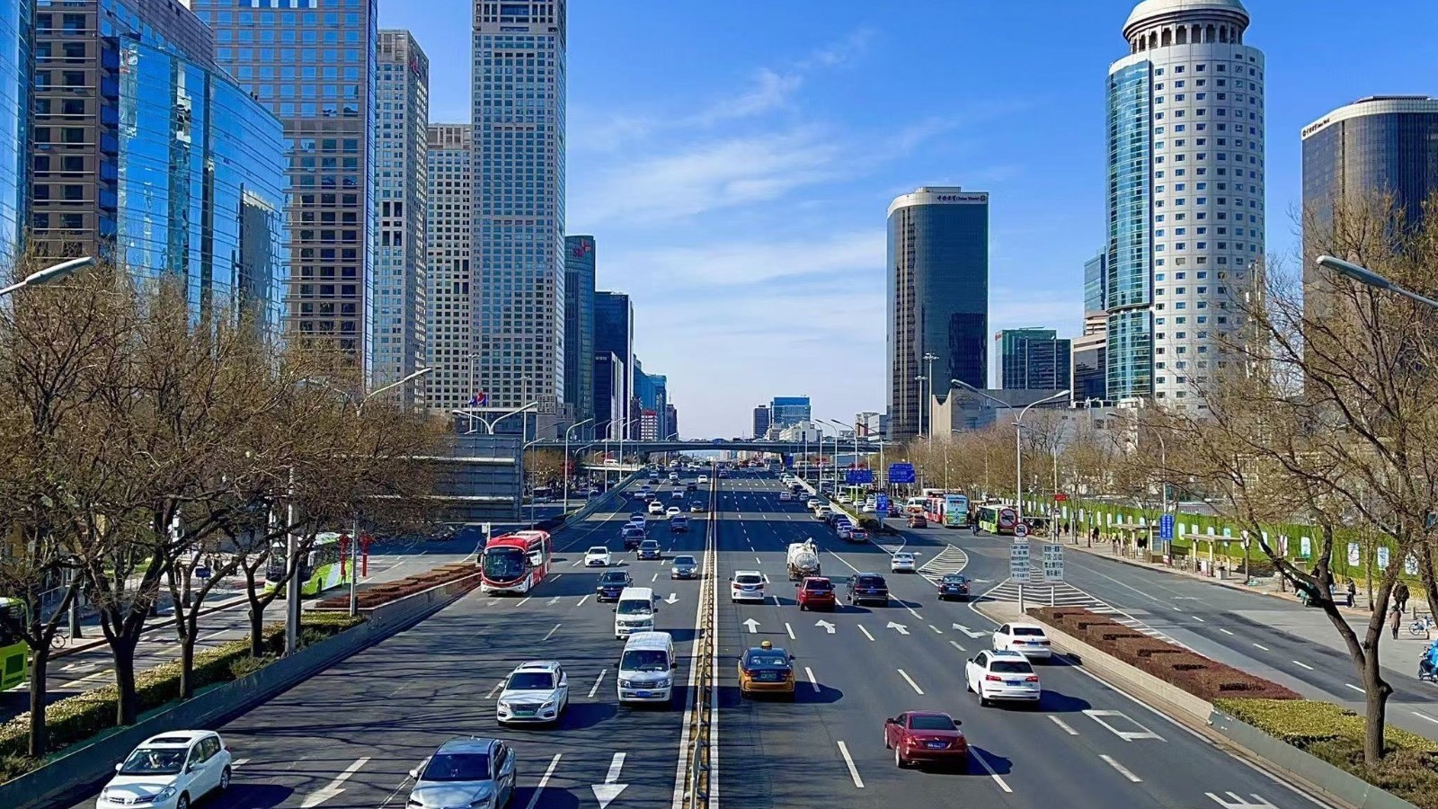 2024年末北京机动车保有量788.2万辆!新能源汽车产销并增 2024年末北京机动车保有量788.2万辆!新能源汽车产销并增