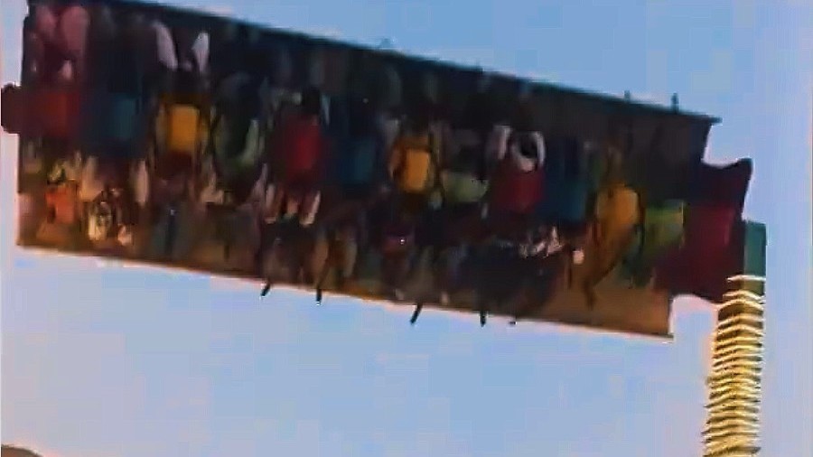 印度旋转秋千坍塌致1死13伤