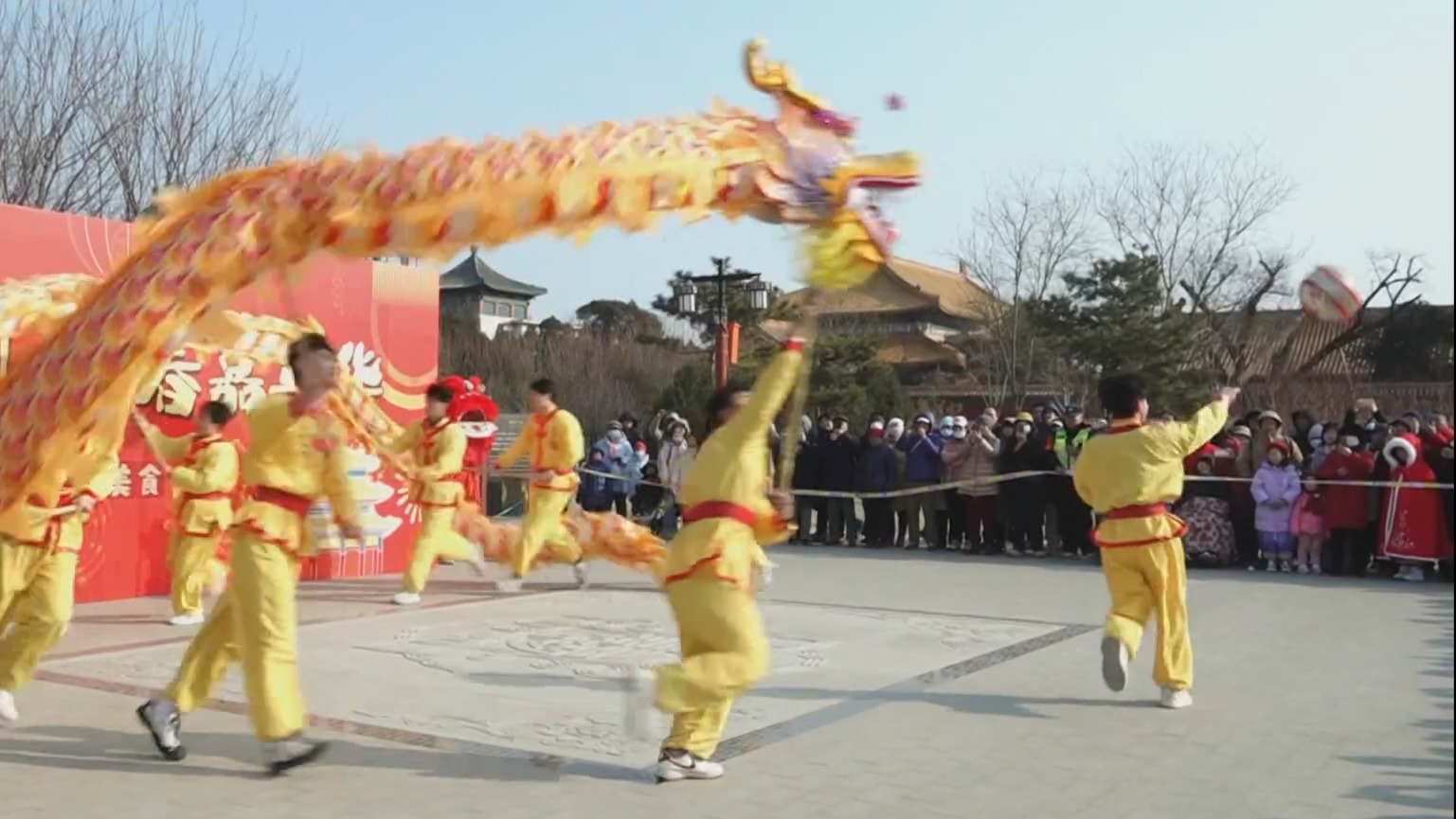 福满京城 春贺神州丨公园景区春节年味儿浓 接待游客938万人次