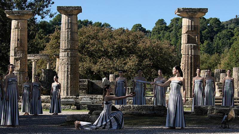 米兰冬奥会圣火在希腊古奥林匹亚成功点燃 米兰冬奥会圣火在希腊古奥林匹亚成功点燃