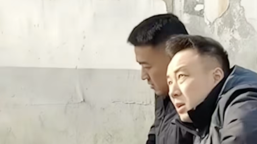 大妈被洗脑，花52.8万积蓄买500g金条，约定交给诈骗分子