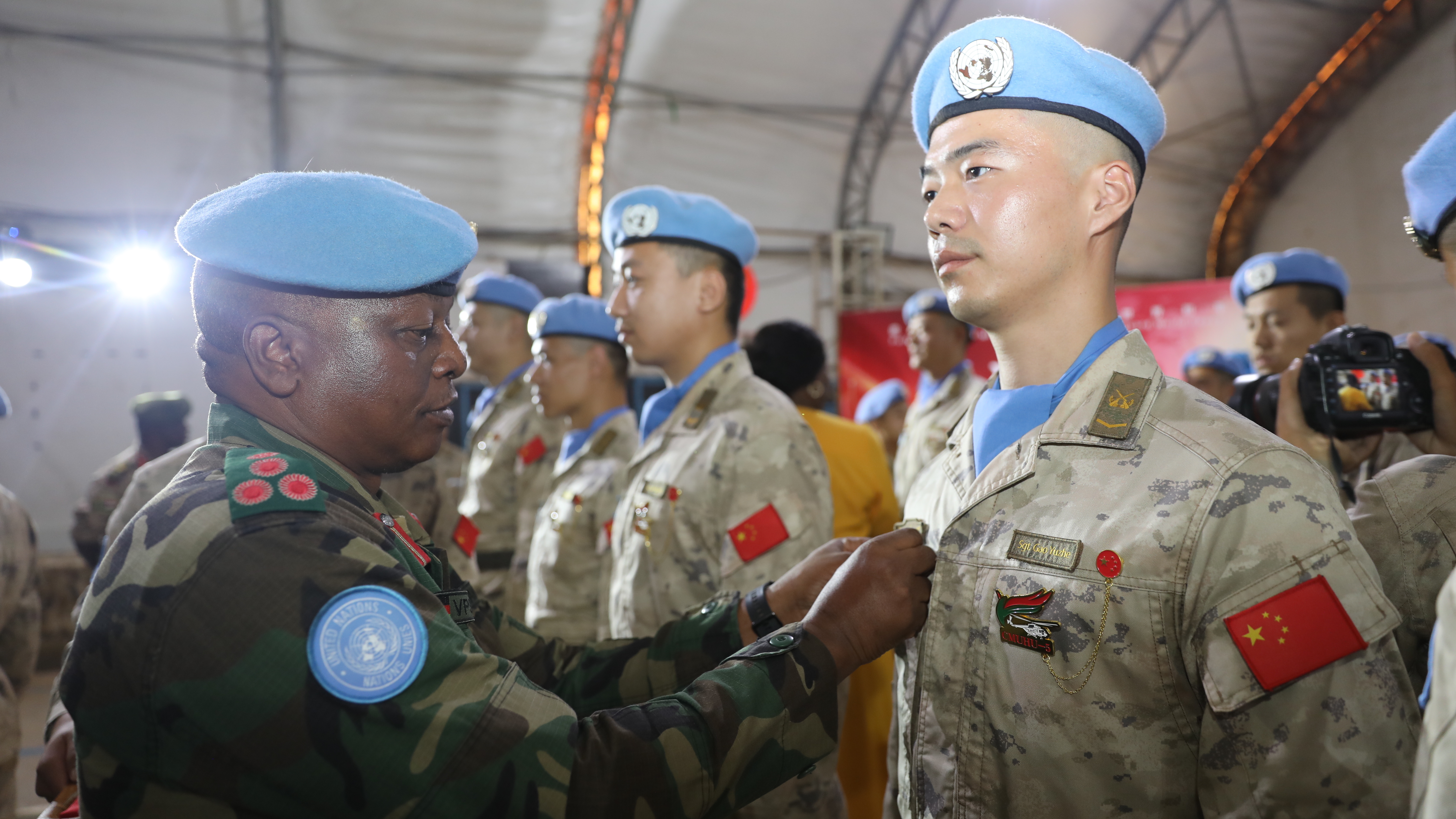 中国维和官兵被授予联合国“和平勋章”