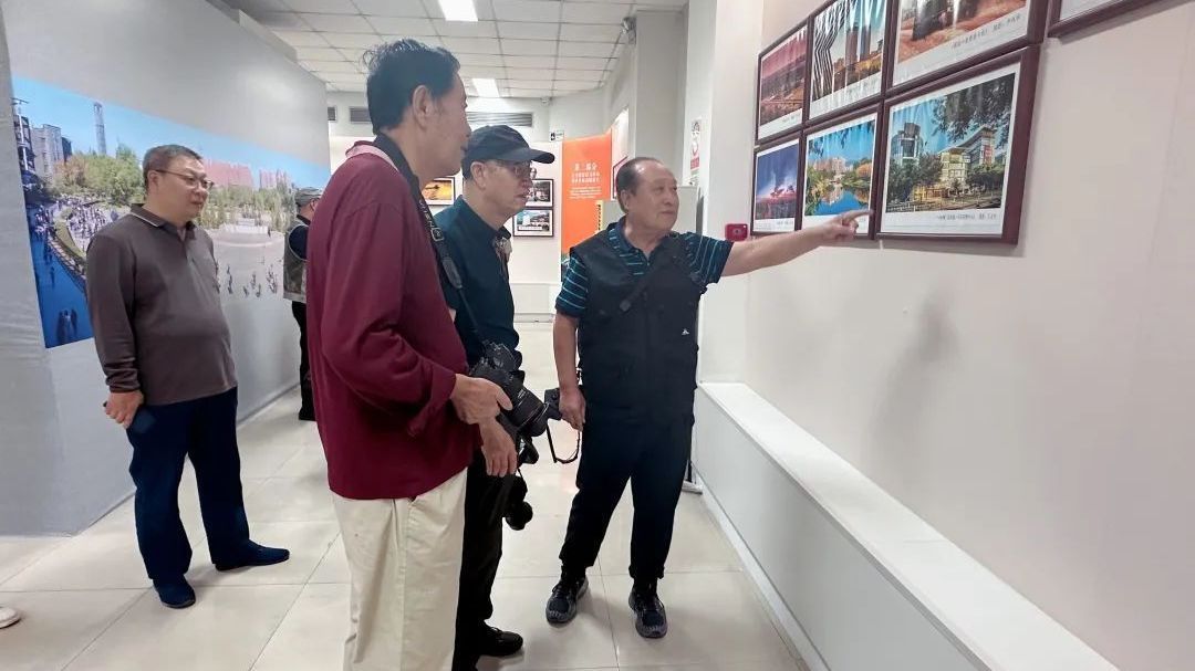 【工作动态】|著名摄影家参观“六大房山”建设摄影展 【工作动态】|著名摄影家参观“六大房山”建设摄影展