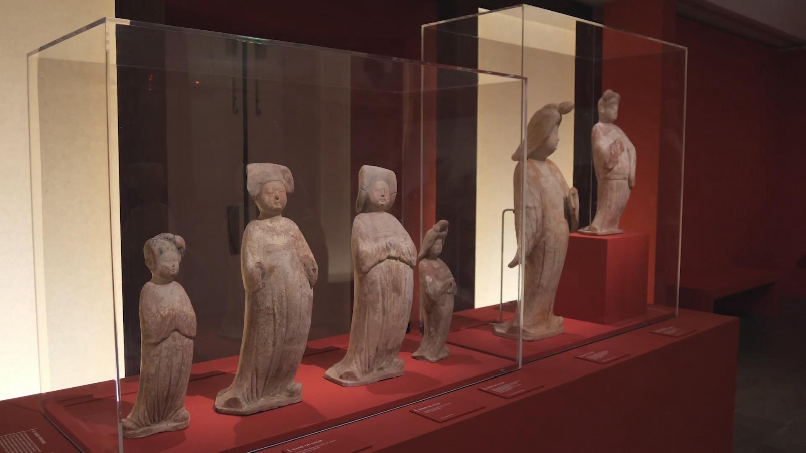 中国唐代文物展在巴黎火热举行