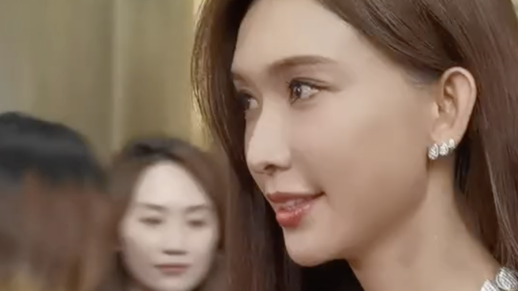 林志玲绝美流光裙亮相北京国际电影节闭幕式红毯 林志玲绝美流光裙亮相北京国际电影节闭幕式红毯