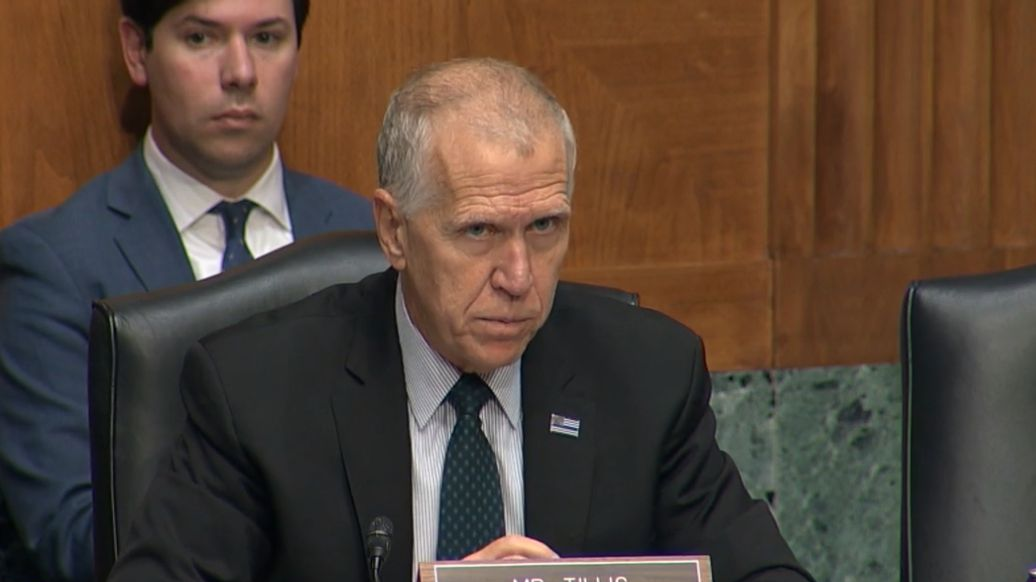 共和党参议员“硬刚”特朗普对美联储威胁 共和党参议员“硬刚”特朗普对美联储威胁