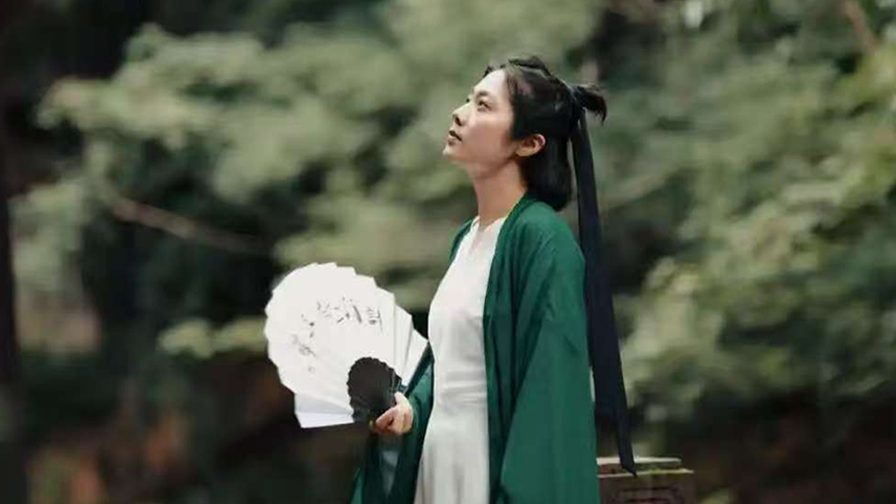 两会·青年问答|“意公子”吴敏婕:做短视频“爆款”的关键是深入 两会·青年问答|“意公子”吴敏婕:做短视频“爆款”的关键是深入