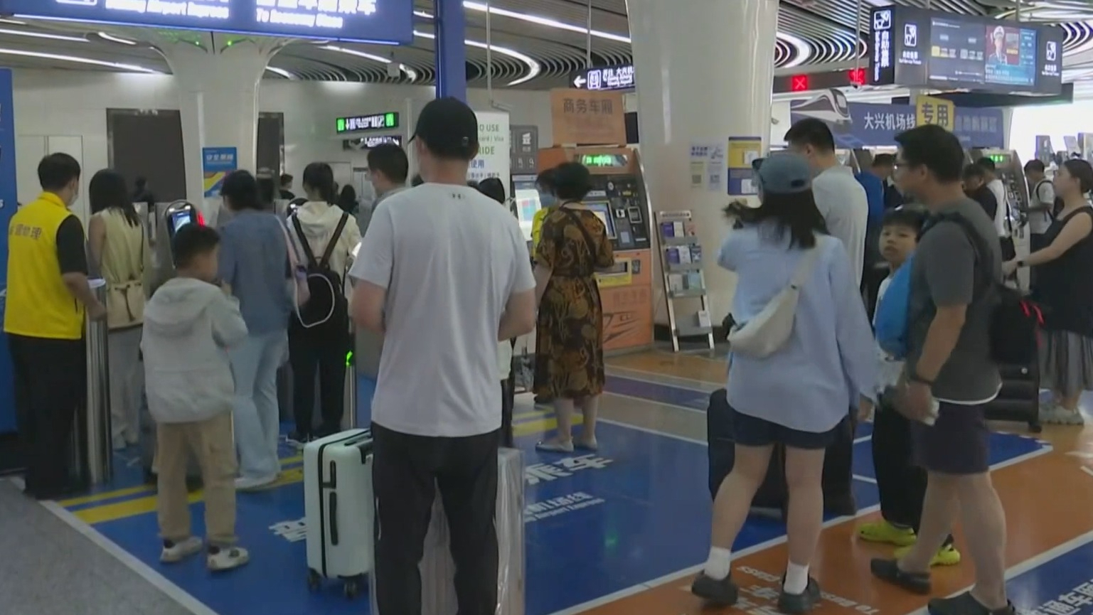 全球首个 北京地铁实现全网支持“五大卡”拍卡过闸
