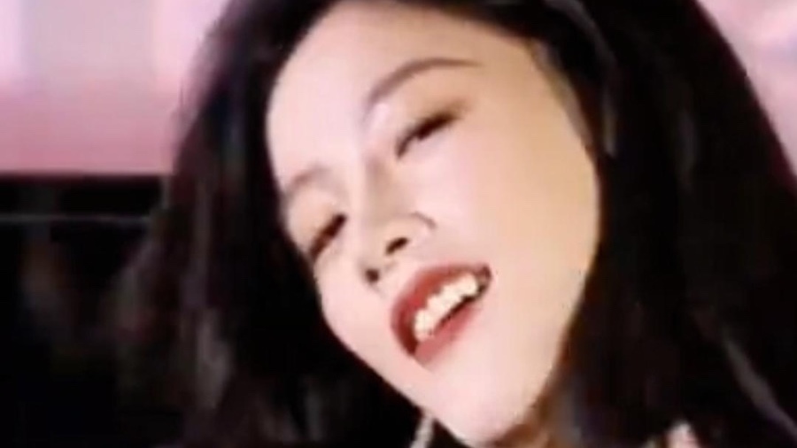 《镖人:风起大漠》武汉路演现场,陈丽君跳刀马舞反差感拉满 《镖人:风起大漠》武汉路演现场,陈丽君跳刀马舞反差感拉满