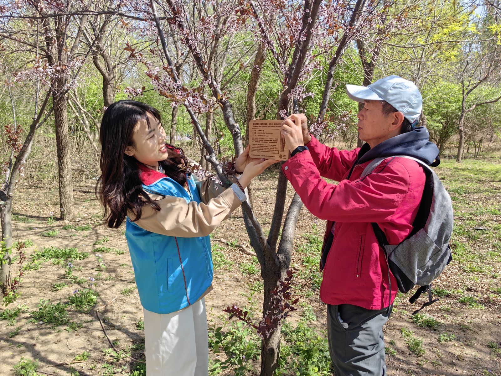 护鸟牌怎么写清零垃圾,手挂双语鸟牌.....顺义区空港街道中外家庭携手扮靓温榆河_北京时间_新闻资讯_第4张_活检穿刺产品网 护鸟牌怎么写清零垃圾,手挂双语鸟牌.....顺义区空港街道中外家庭携手扮靓温榆河_北京时间_https://www.jmylbn.com_新闻资讯_第4张
