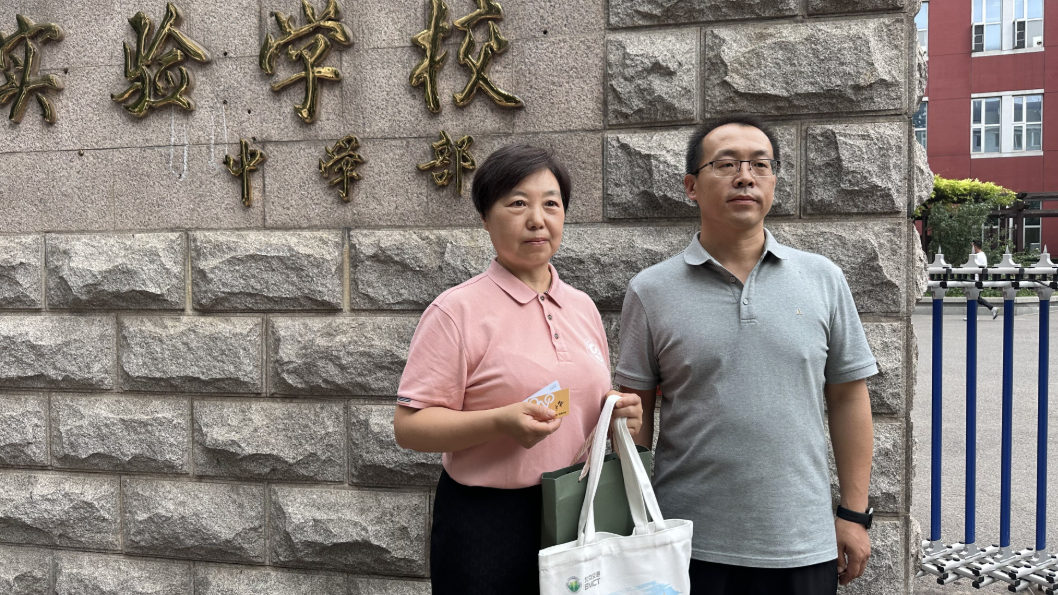 学清路塌陷路段已恢复初步通行,交通部门奖励热心市民 学清路塌陷路段已恢复初步通行,交通部门奖励热心市民