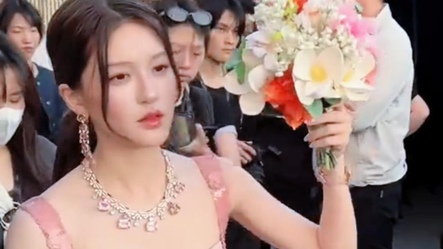 赵露思腾讯视频星光大赏路透来了