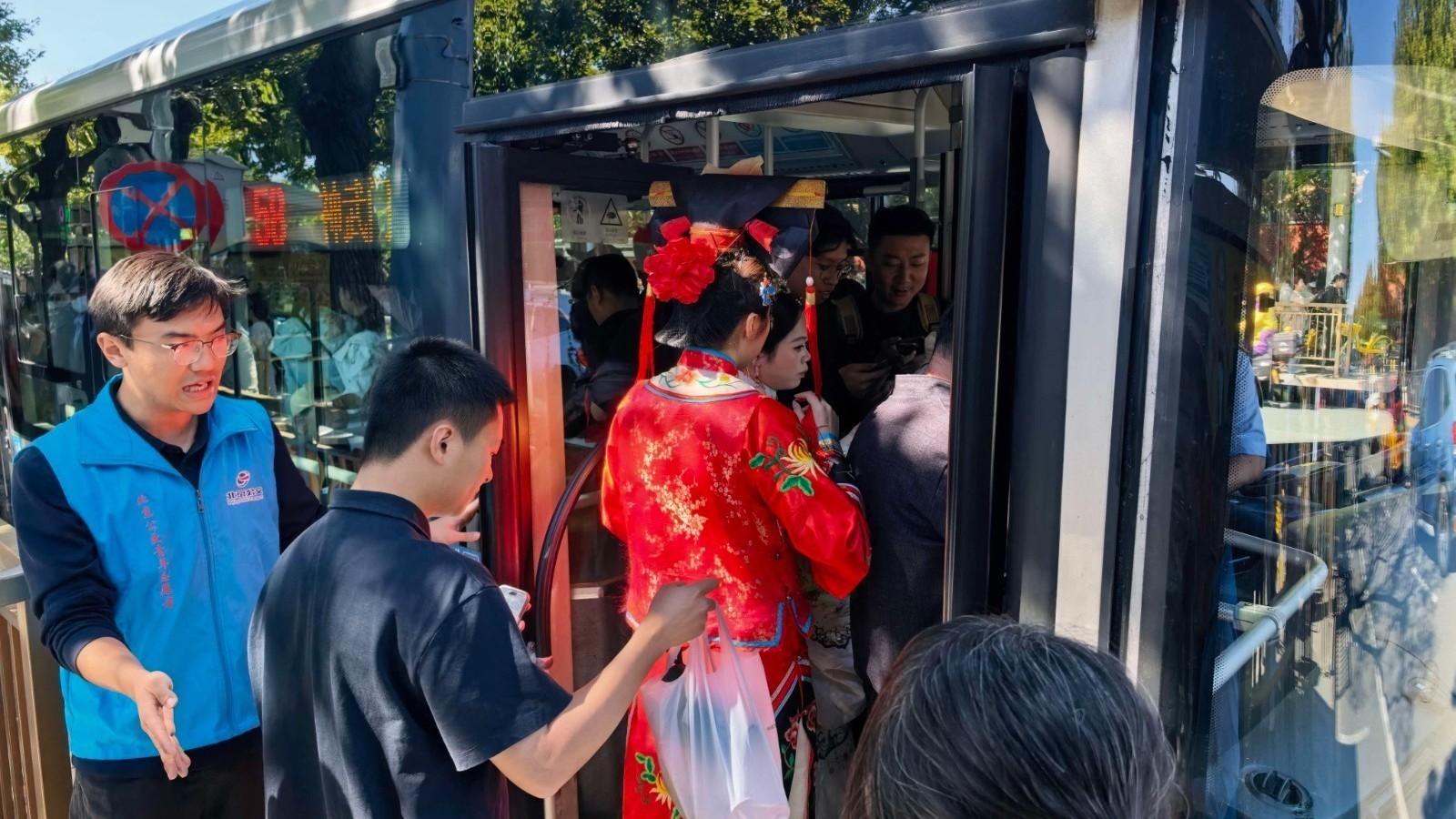 这个国庆，坐着公交去旅行——十条特色线路带你漫游北京
