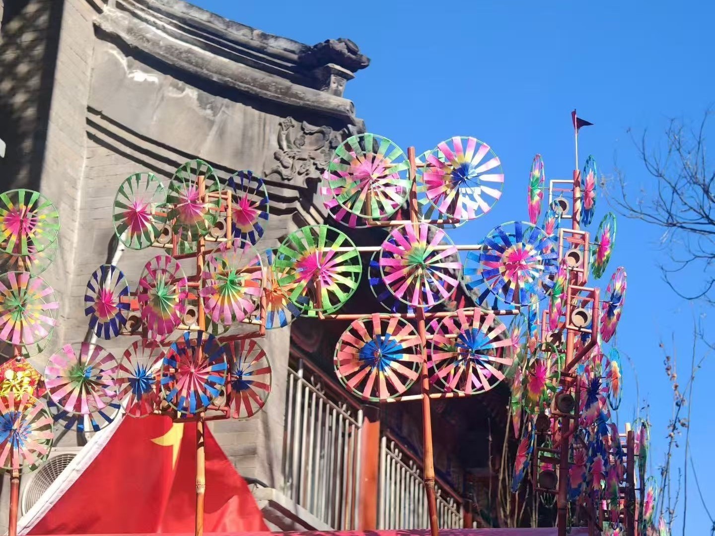 今天白天晴 最高气温14℃ 暖洋洋