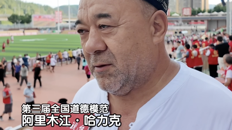 榕江洪灾时揣着20万元从新疆来抗洪救灾的阿里木江大叔回榕江了
