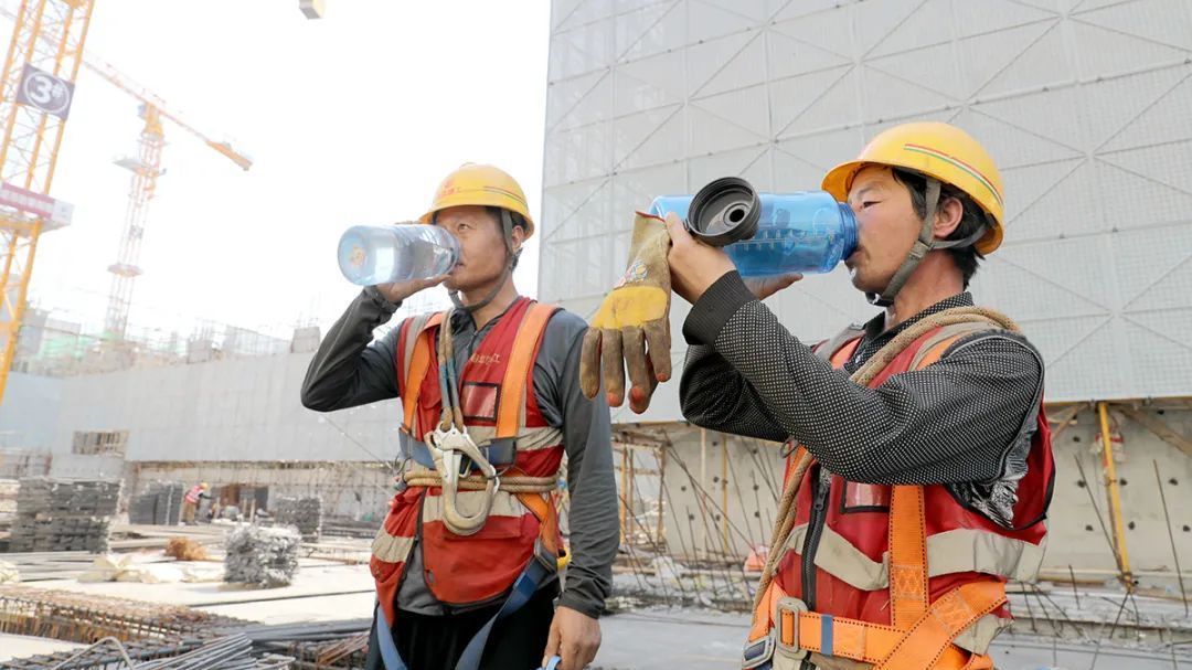 守护高温下的劳动者!顺义建筑工地补水降温有妙招 守护高温下的劳动者!顺义建筑工地补水降温有妙招