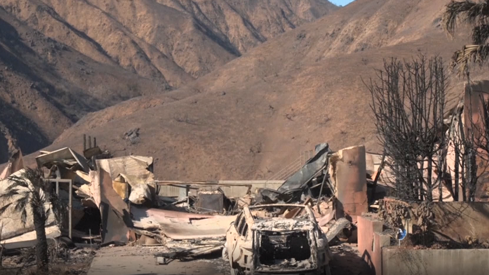 强风助燃山火 洛杉矶面临最高等级火险警报