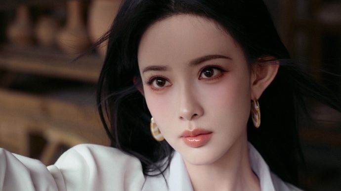 孟子义出席线下活动，其都市丽人造型凭借冷艳高智感引发全网热议