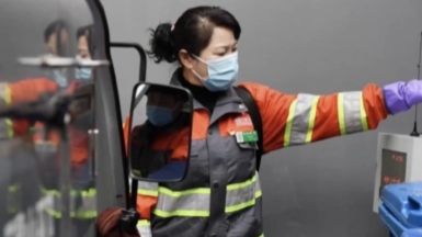 履职在路上丨刘明群:从农民工到人大代表 她在垃圾站擦亮城市之光 履职在路上丨刘明群:从农民工到人大代表 她在垃圾站擦亮城市之光