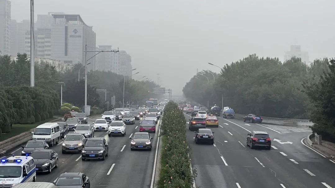 北京交警：因大雾天气，目前北京管界内多条高速临时封闭